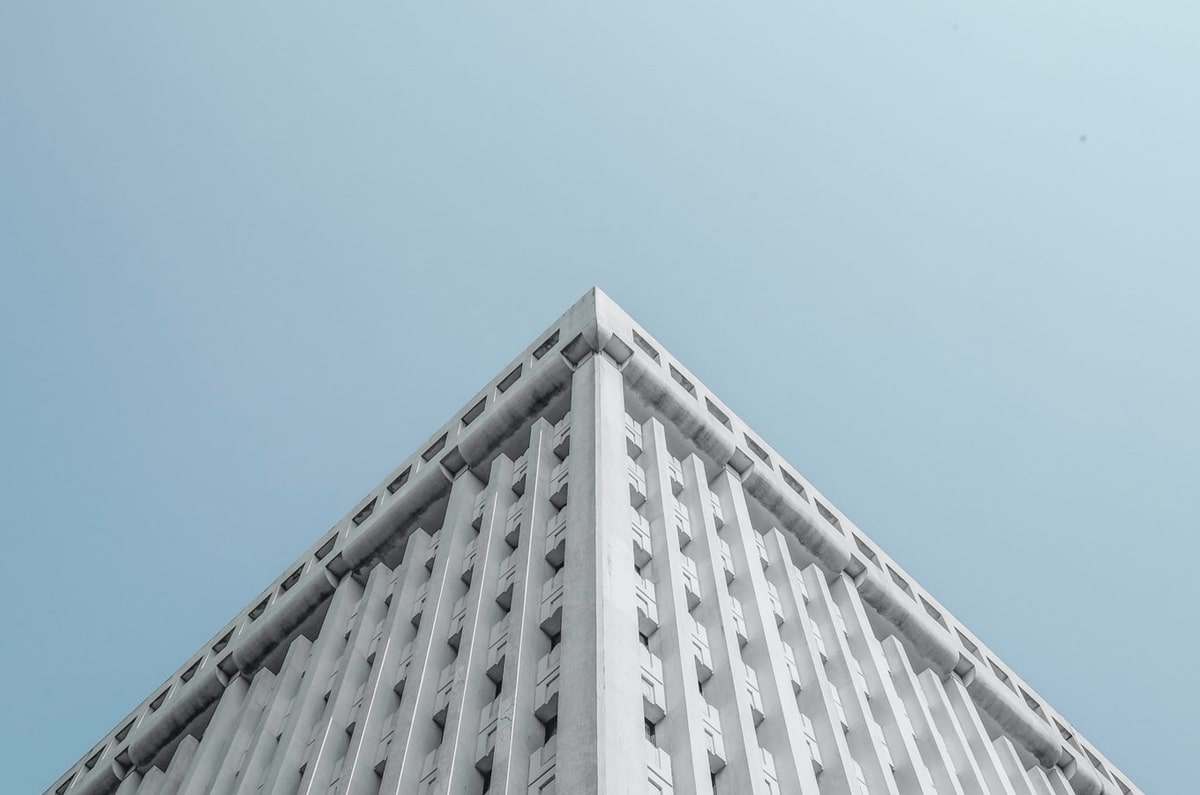 上海男篮官宣张镇麟正式加盟，身披77号战袍，去年同日郭艾伦离开辽篮