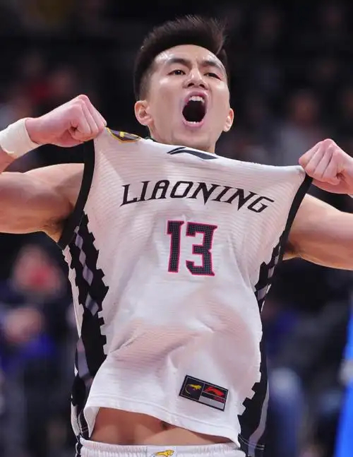 正式离队？郭艾伦独自离开，原因曝光，未回沈阳和父母过年，还剩1年|工作室|广东男篮|广州男篮|多诺万-米切尔|克利夫兰骑士队_新浪体育_新浪新闻